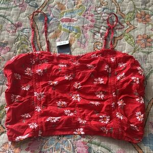 BNWT Hollister Crop Cinch Red Floral Cami blouse, adjustable strap women’s Small